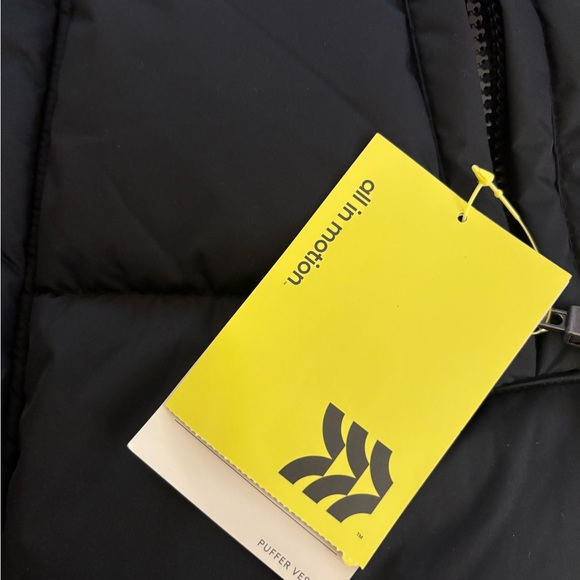 All in Motion Black Quilted Vest - Picture 3 of 7